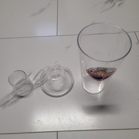 bubba gump shrimp 3 piece plastic cocktail shaker - Picture 3 of 3
